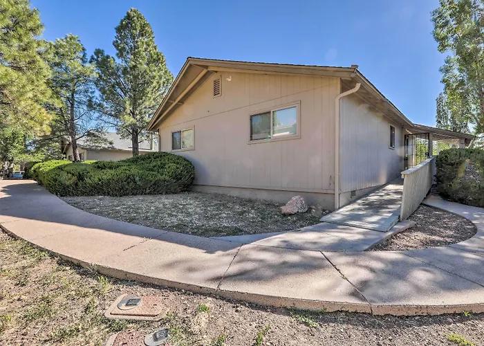 Flagstaff Townhome - Walk To Country Club & Pools!