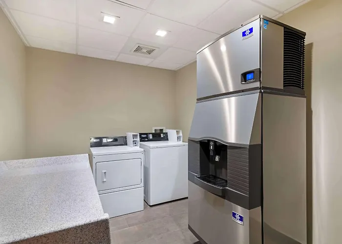 Best Western Plus Executive Residency Rigby'S Water World Hotel
