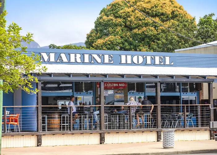Nightcap At Marine Hotel Cardwell