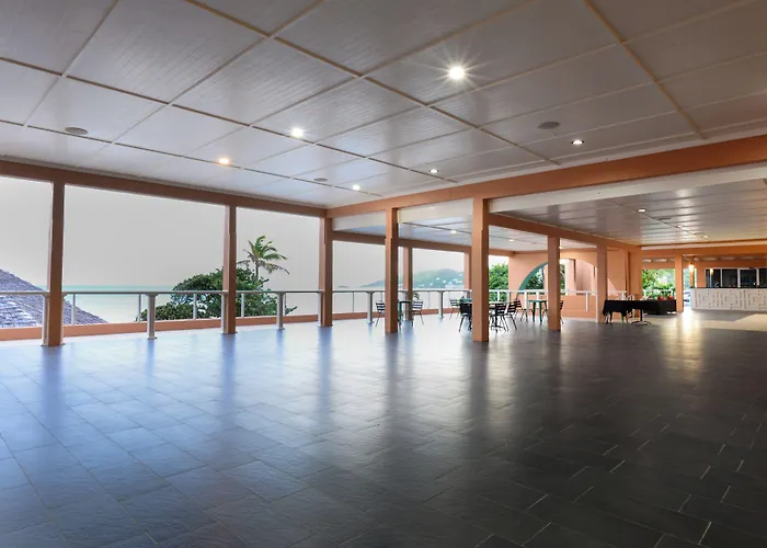 Grapetree Bay Hotel And Villas