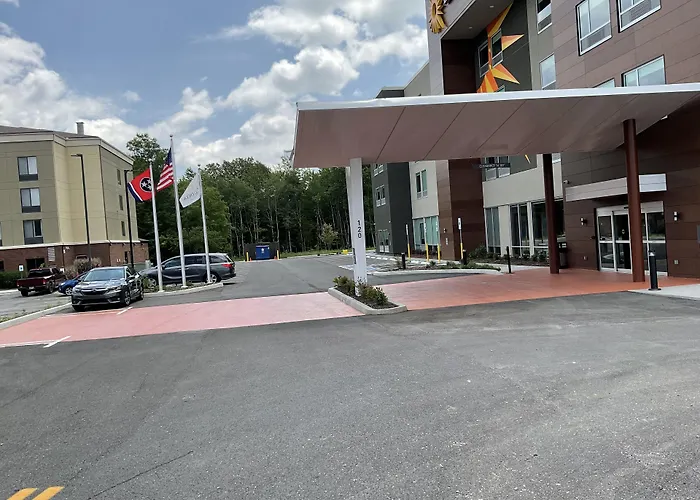 La Quinta Inn & Suites By Wyndham Manchester - Arnold Afb