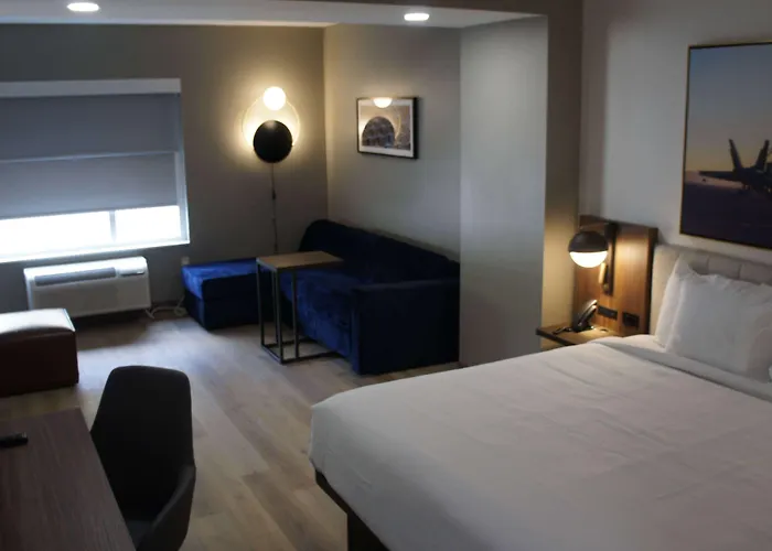 La Quinta Inn & Suites By Wyndham Manchester - Arnold Afb