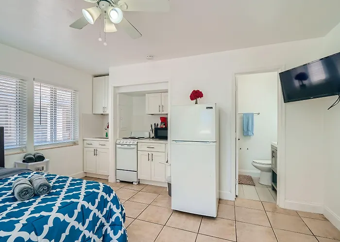 Singer Island Inn