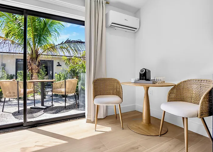 The Retreat At Anna Maria Island Inn