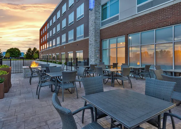 Holiday Inn Express & Suites - Grand Rapids Airport - South By Ihg