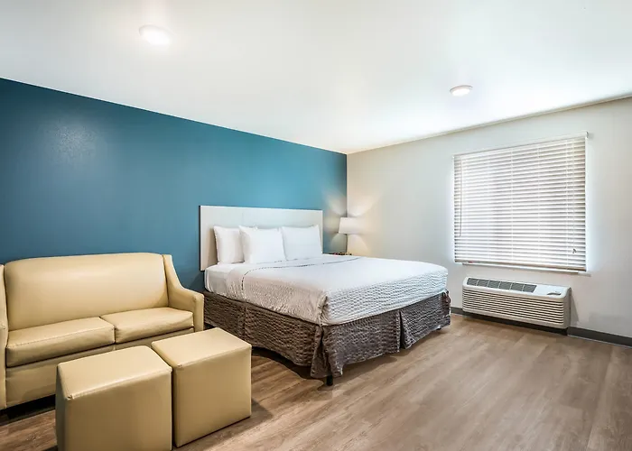 Woodspring Suites Downers Grove - Chicago