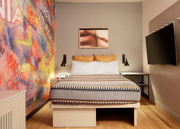 Moxy Richmond Downtown