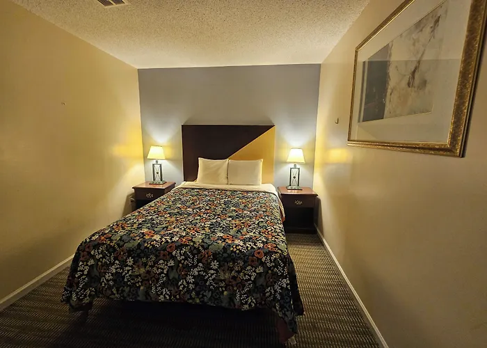 Merrimac Inn And Suite