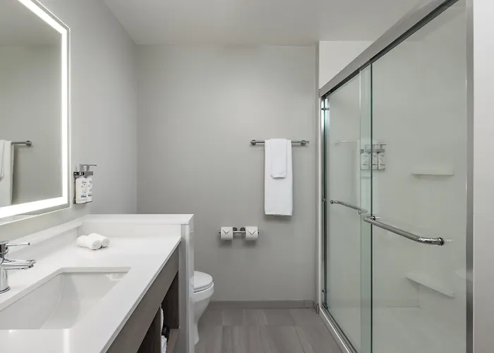 Holiday Inn Express & Suites Hawaiian Gardens By Ihg