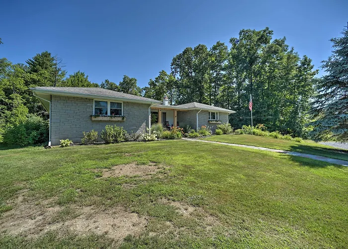 Modern Studio < 13 Mi To Saratoga Racetrack!