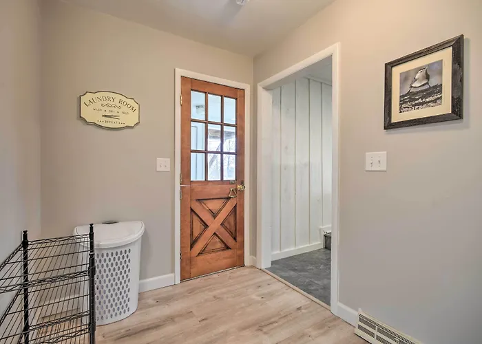 Modern Studio < 13 Mi To Saratoga Racetrack!