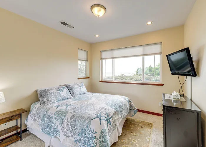 Crescent City Getaway W/ Panoramic Ocean Views!