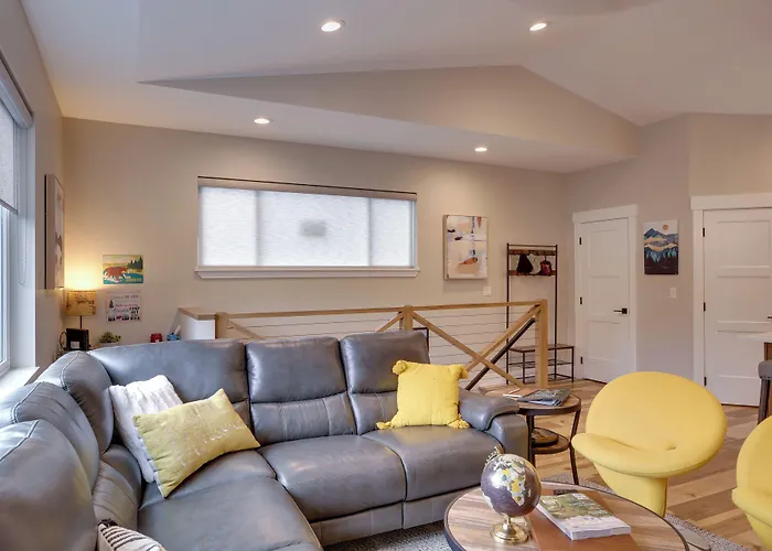 Anchorage Apartment W/ A View ~ 3 Mi To Airport