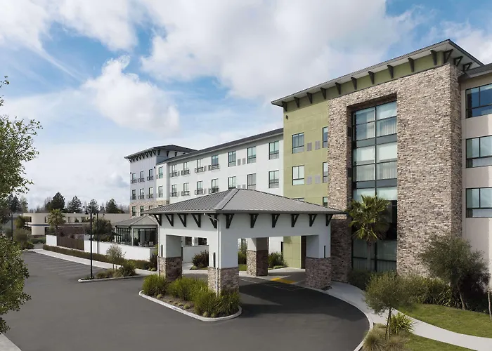 Hotel Centro Sonoma Wine Country, Tapestry Collection Hilton