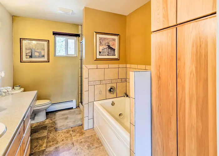 Hillside Anchorage Home By Hiking & Biking Trails!