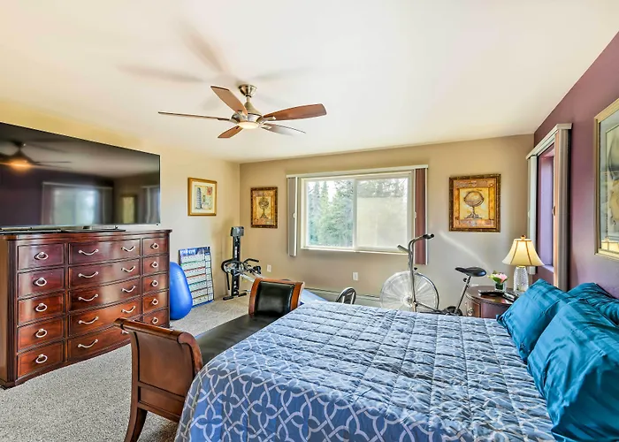 Hillside Anchorage Home By Hiking & Biking Trails!