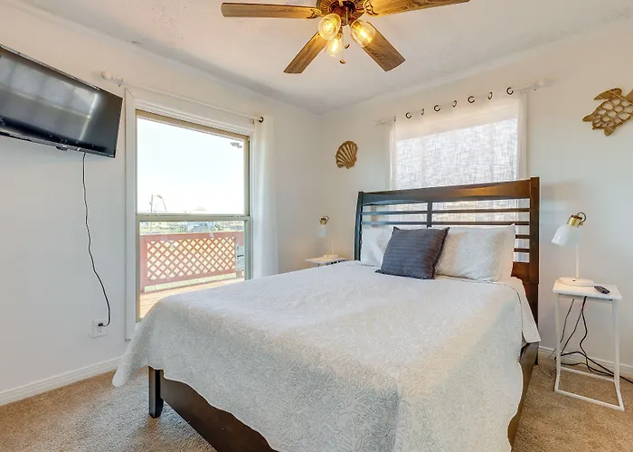 Breezy Dauphin Island Vacation Rental With Deck!