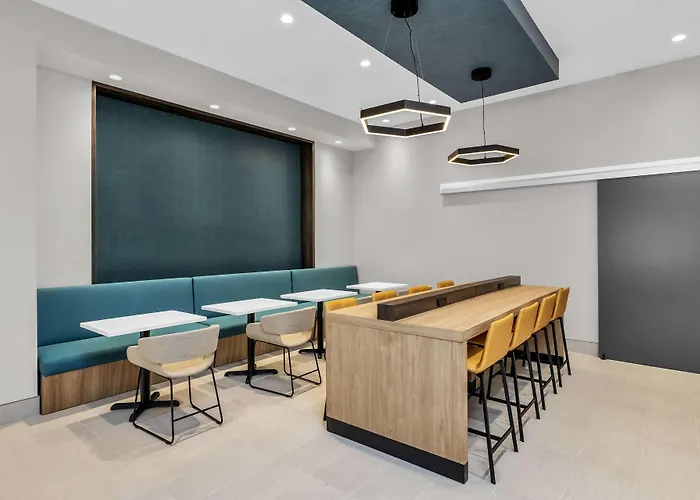 La Quinta Inn & Suites By Wyndham San Jose Airport-Downtown