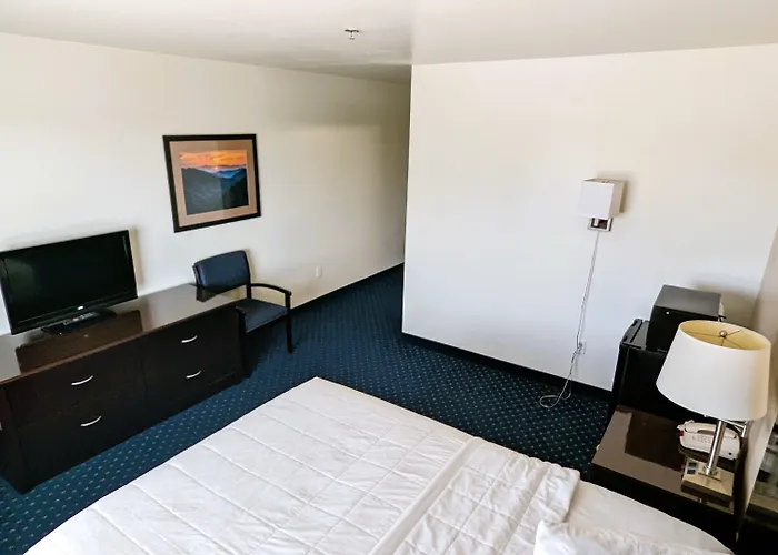 Fairbridge Inn & Suites Canadian