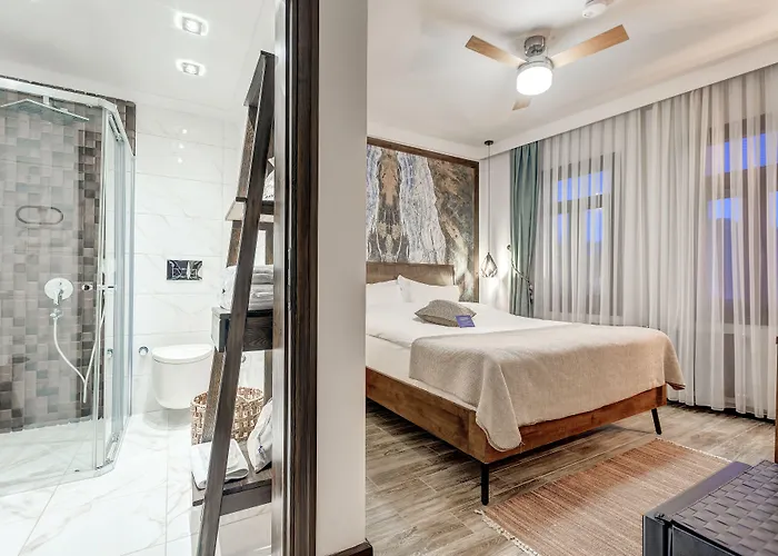 Parna Hotel