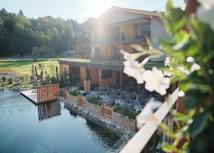 Wellness und Brunch Hotel MorgenZeit beheizter Naturteich Genuss Frühstück bis 13 Uhr Hochkönig Sommercard