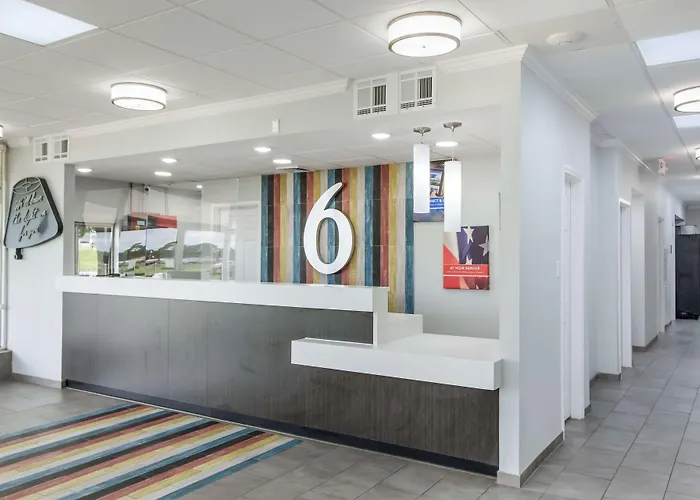 Motel 6 Groves, Tx