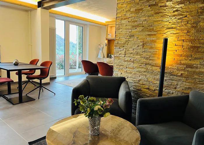 DAS SCHLOSSBERG - Boutique Hotel im Park- Nahe der Therme