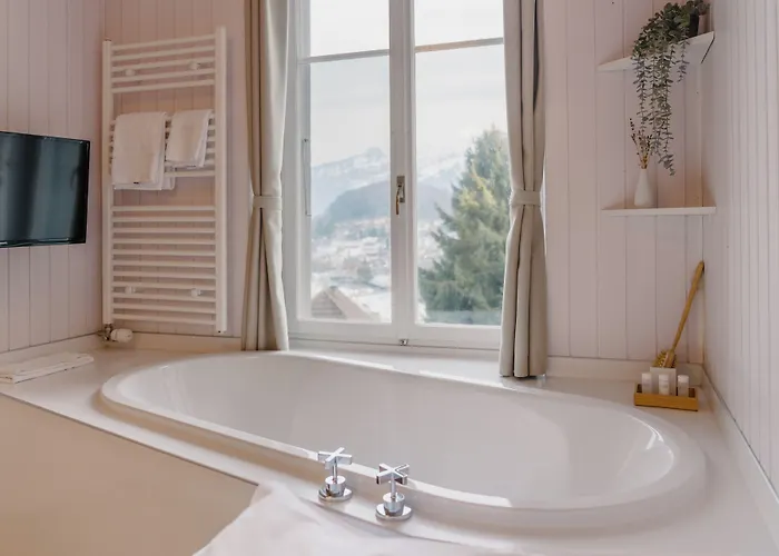 La Belle Vue Boutique Hotel & Cafe