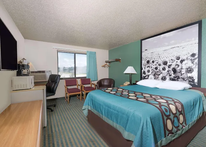 Super 8 By Wyndham Devils Lake