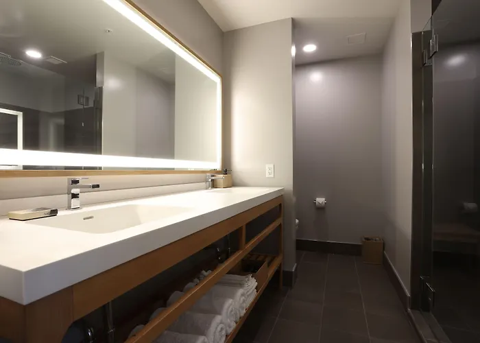 Cedartree Hotel Portland Hillsboro