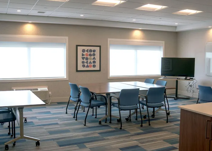 Holiday Inn Express & Suites - Brandon By Ihg