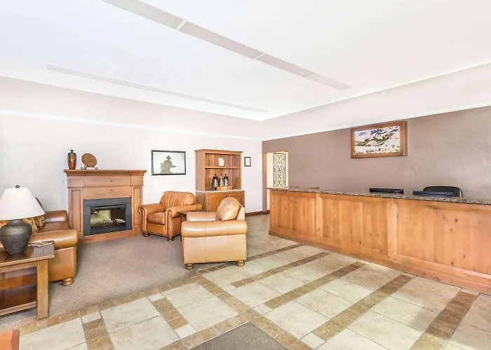 Super 8 By Wyndham Salina/Scenic Hills Area