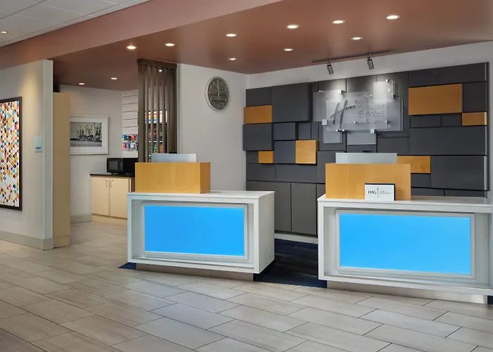 Holiday Inn Express & Suites Brunswick By Ihg