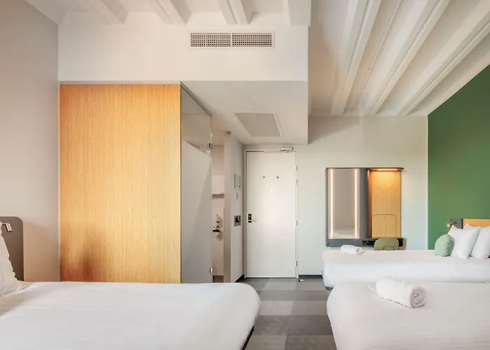 Maxhotel Amsterdam Airport Schiphol - Recently Renovated