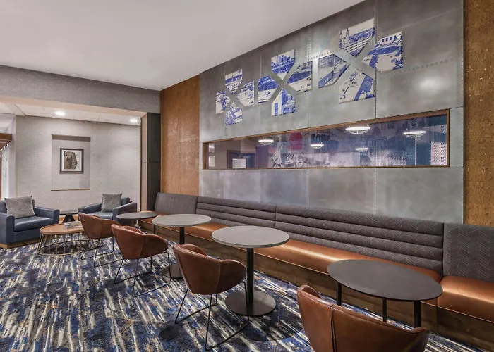Hampton Inn & Suites Fort Wayne Downtown