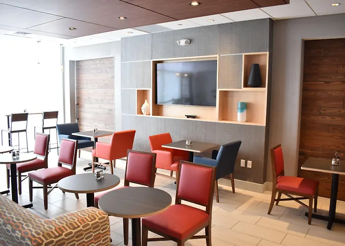 Holiday Inn Express & Suites - Boston South - Randolph By Ihg