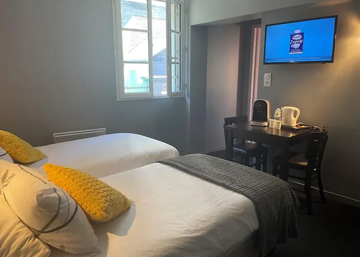 Logis Hôtel Castel de Mirambel