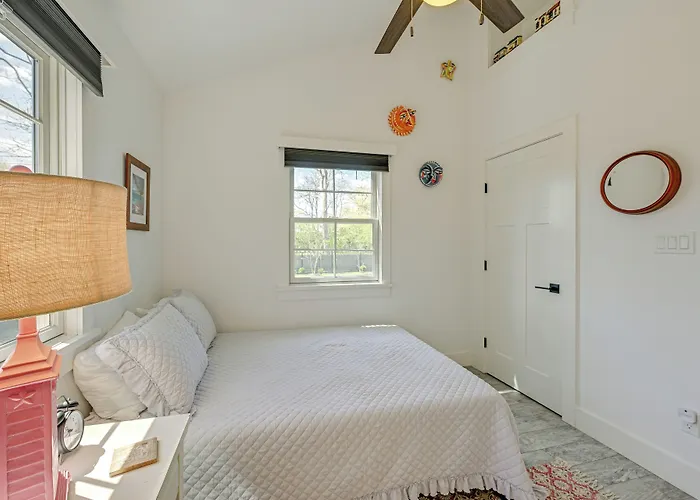 Distinctive Hamptons Home W/ Pool Near Bay, Ocean