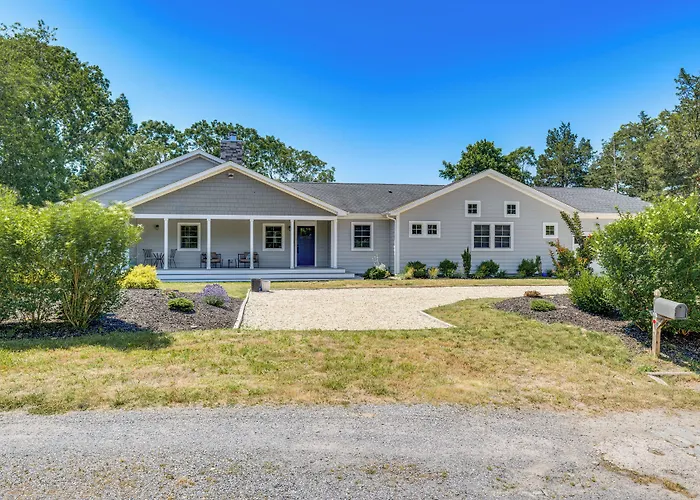 Distinctive Hamptons Home W/ Pool Near Bay, Ocean