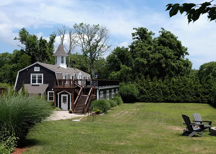 Shelter Harbor Inn