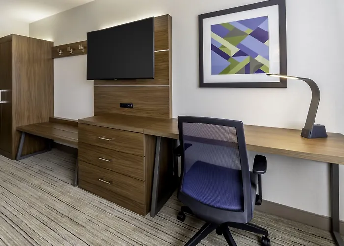 Holiday Inn Express & Suites - Milwaukee West Allis By Ihg