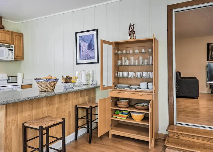 Peaceful Oakland Oasis W/ Private Yard!