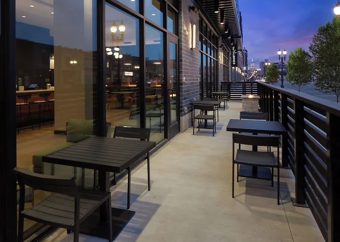Courtyard By Marriott Lansing Downtown
