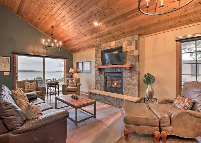 Pelican Lake Retreat W/ Fire Pit, Dock & Grill!