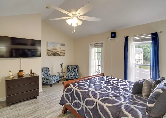 Walk To Beach: Gulfport Retreat W/ Patio