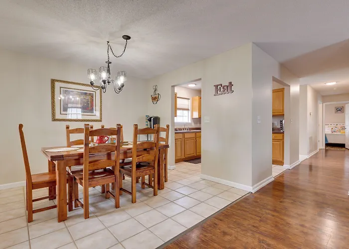 Charming Biloxi Vacation Rental Near Beach!