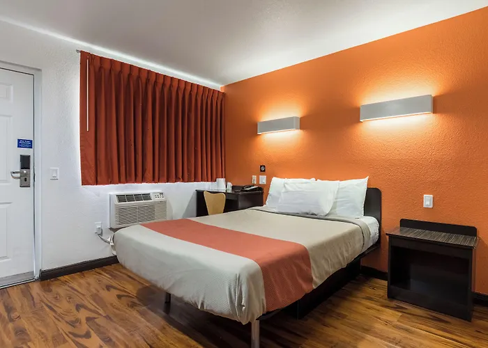Motel 6 Riverside, CA - UCR East