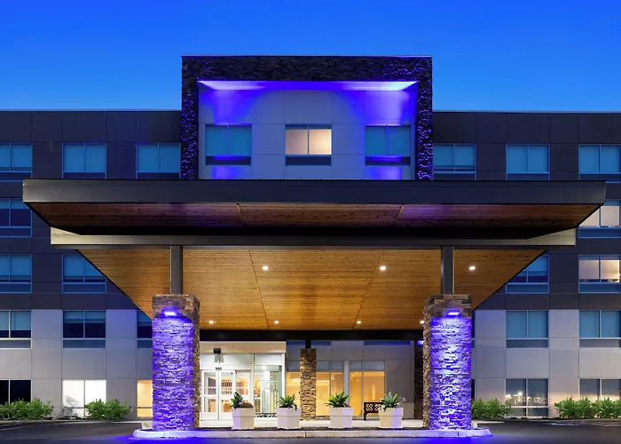 Holiday Inn Express & Suites Waynesboro East