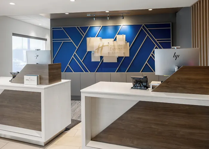 Holiday Inn Express & Suites Waynesboro East