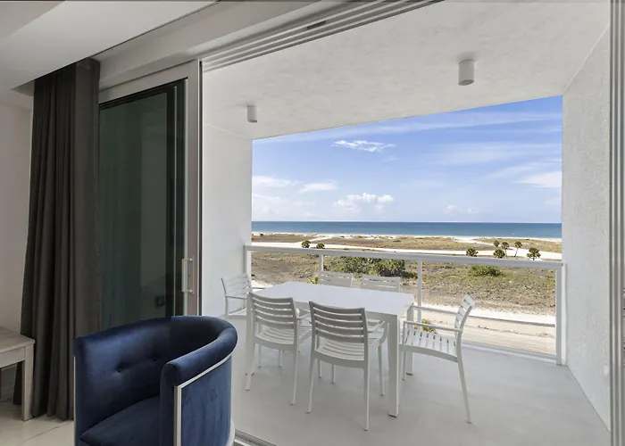 Ocean Club Treasure Island Hotel